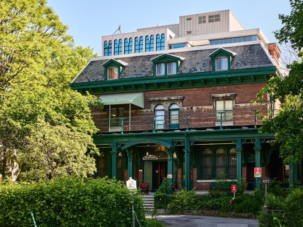 Résidence – Fulford – Pavillon Marcelle et Jean Coutu<br>1221, rue Guy